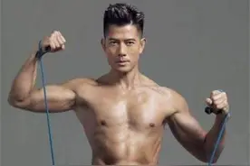张家辉PK梁朝伟，谁的身材更好？谁的健身方式更有效？图片