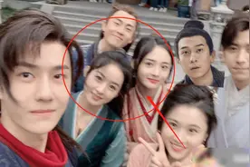 《有翡》赵丽颖周洁琼首同框，谁注意到两人站姿？关系好坏很明显图片