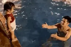 爸爸带娃的暖心瞬间，每一张图都是爱，网友：上辈子拯救了银河系图片