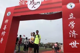 出考场“跪地谢母”，高考635分却放弃985名校的他，现状如何？图片
