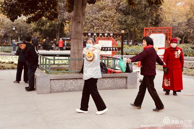 高手在民间，演出自娱自乐，洛阳周王城广场民间曲艺乐园