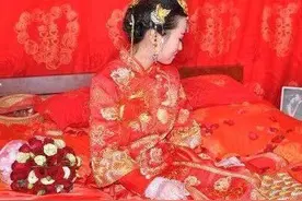 新婚夜妻子腹痛难忍，丈夫买止疼药，店员说漏嘴，丈夫惭愧图片