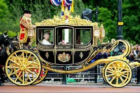 英女王的黄金马车，加名贵宝石的点缀，比任何豪车都霸气有历史感图片