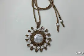 手工绳编教程，带你学习如何编织圆形的玉石吊坠图片