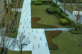 优居春江天镜，领略滨江春光图片