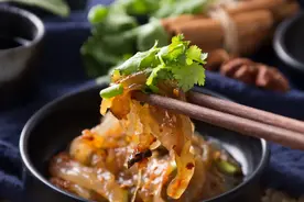 为什么我们吃的都是海蜇皮和海蜇头，海蜇的身子去哪儿了？图片