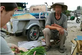 女子要买农村卖菜大爷的菜，大爷却连连摇头！另人揪心图片