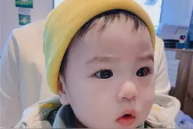 姜京俊、张申英8个月大的儿子太可爱，成功俘获阿姨叔叔辈的粉丝图片