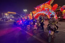 “交通有我，请您放心！2285位西安交警还在街面忙碌着。图片