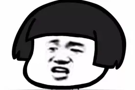 2岁女儿不肯跟爸爸进男厕所，自言自语怼到爸爸无言以对，被点赞图片