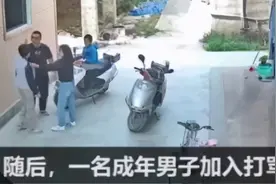 家长持菜刀为孩子“讨公道”：我孩子骂你，你就得忍着图片