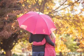 心理学：真正爱一个人时，所感受到的7种感觉图片