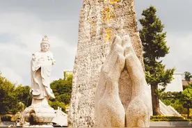 到绍兴会稽山，看看世界最大的室内坐佛，兜率天宫气势恢宏图片