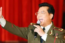80多岁的老人还在为生活奔波，李双江的无奈你想象不到图片