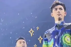 当红男星走秀被嘲土味，陈凯歌儿子穿拖鞋登台？黄景瑜紧盯帅哥看图片