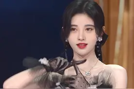 事业心爆棚94花：鞠婧祎零绯闻，梁洁成百万女主，周雨彤另辟蹊径图片