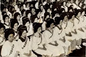 抗日战争期间，日本女人前线慰问日军老照片，其中不乏演员明星图片
