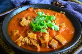 给年夜饭添一道“西红柿炖牛腩”，肉质软烂汤鲜美，寓意牛气冲天图片