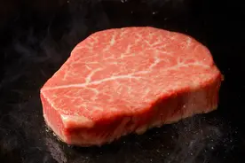 牛肉又老又硬，因为你只会加生粉，大厨一招就把牛肉变得又嫩又滑图片