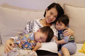 嫁给李乘德的胡杏儿，被老公宠成公主，4年连得三子超幸福图片