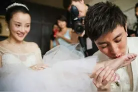 “纯情男孩”贾乃亮，为爱丧失尊严，被戴绿帽子后至今无法释怀图片