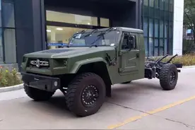 新款东风猛士民用版实车曝光，外观很霸气，国六柴油+四驱图片