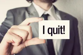 25岁丈夫陪50多岁女领导谈心和玩游戏，竟说是为了家庭图片