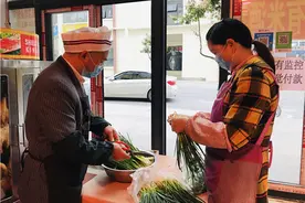 【书写好易地扶贫搬迁后半篇文章】万山搬迁群众：我在“新家”创业干劲更足图片