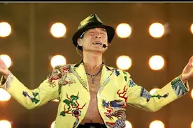 刘德华演唱会可以火到哪种场面，会场外几万歌迷同时高歌图片