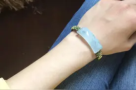 巧合下的设计，原创翡翠手绳图片