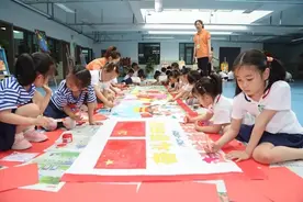 “完成游戏来集星”，天桥区锦绣明湖幼儿园“六一”举办红星闪闪游园会图片