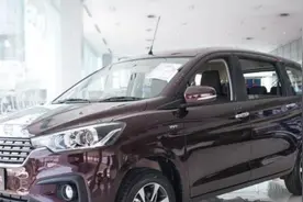 铃木版宏光S亮相！轴距2.69米还是7座，预计售6W图片