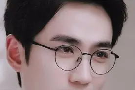 眼镜杀也挑人！这11位男星，有人戴上气质飙升，有人秒变七老八十图片