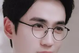 眼镜杀也挑人！这11位男星，有人戴上气质飙升，有人秒变七老八十图片