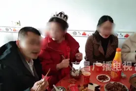 女子用硅胶隆起肚子假扮孕妇骗钱 从温州骗到了九江图片