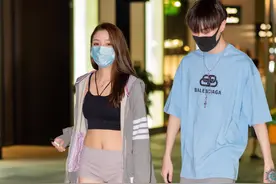 看街拍 学穿搭：10组高回头率的情侣逛街穿搭示范图片