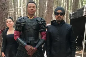 真三国无双剧组太敢想，古天乐替身竟是黑人，网友：有那么黑？图片