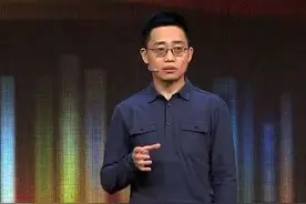 美国华裔脱口秀演员黄西：仅讨论亚裔在疫情中遭受的歧视远远不够图片