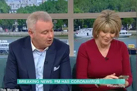 尴尬！英国首相“确诊新冠”，女主持人宣布时忍不住偷笑图片