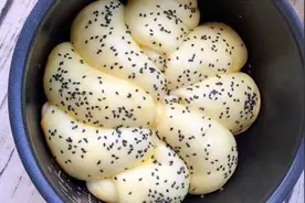 做面包原来这么简单，用电饭锅就行，记住比例谁都能做好一看就会视频封面