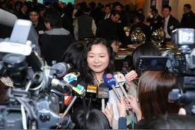 北京女首富发家史：从记者到地产大亨，25年赚得1100亿身家图片