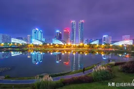 金融城双塔里藏着一个长租公寓，住在里面晚上会不会感觉在蹦迪？图片