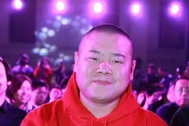 11年前曹云金“逼”师娘下跪，7年后岳云鹏一顿饭替师报仇图片