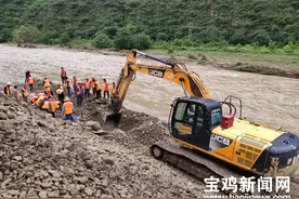 鏖战风雨，宝鸡交通人紧急抢修疏通省道219凤县草凉驿段道路图片