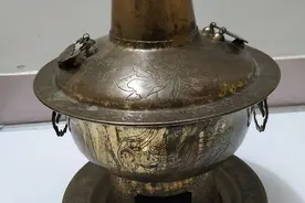 内蒙手工鏨刻“蝶恋花”铜火锅图片