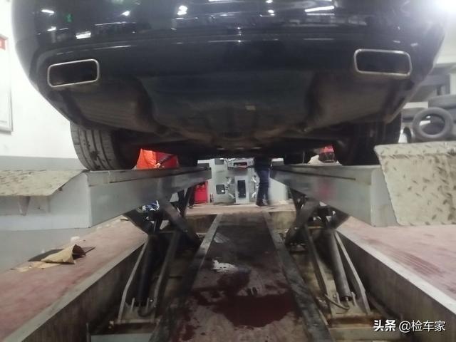 为啥奔驰S400L30万都没人买？网友：换块电池10万，爱得起伤不起