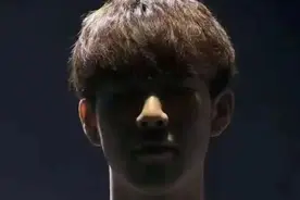 PDD谈Theshy状态下滑原因，爆料姿态初恋是大他10岁的大姐姐？图片