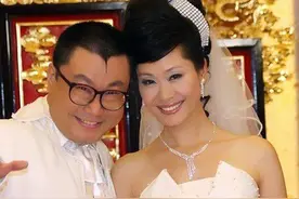 她的成名曲由丈夫一手创作，二婚丈夫隐藏17年，难怪没有公开图片