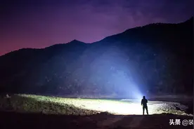 还没烟盒大，却能照亮整座山的手电筒，真是掌心探照灯图片