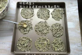 炸芝麻薄脆饼时，这三步要注意了，包你炸出酥酥脆脆的味道图片